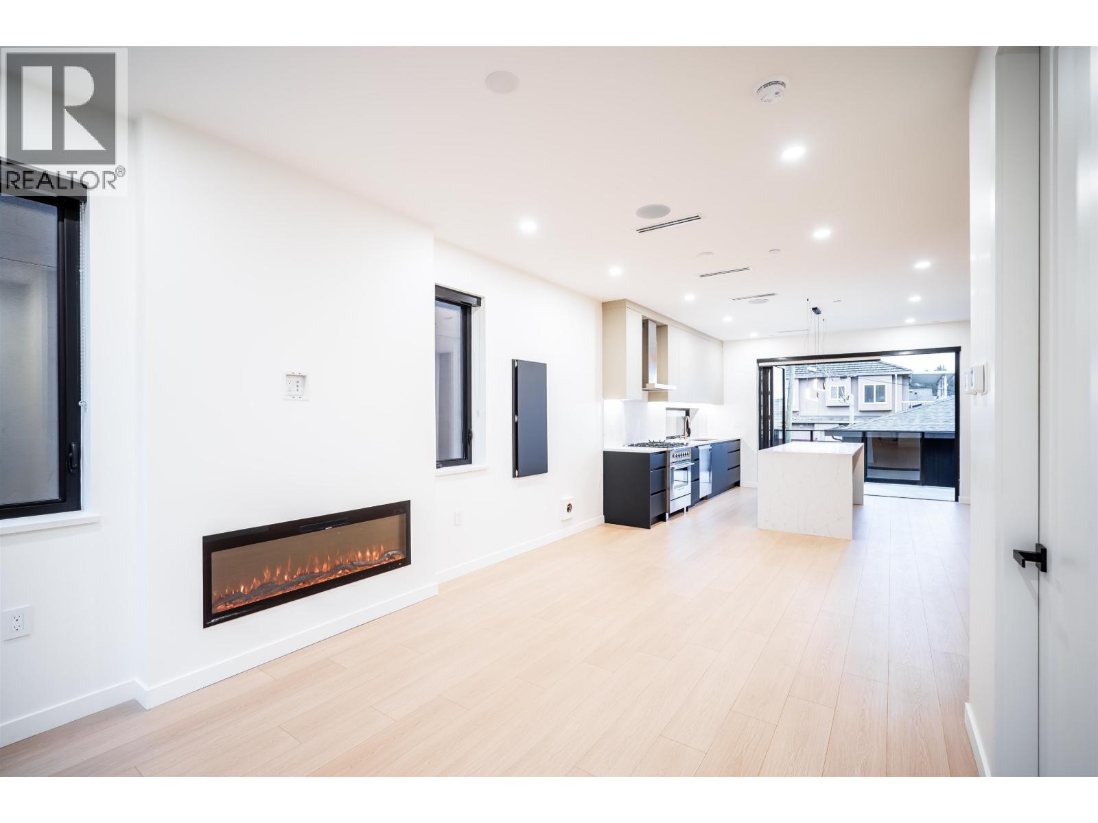 7960 Inverness Street, Vancouver, British Columbia  V5X 4H7 - Photo 2 - R3112650