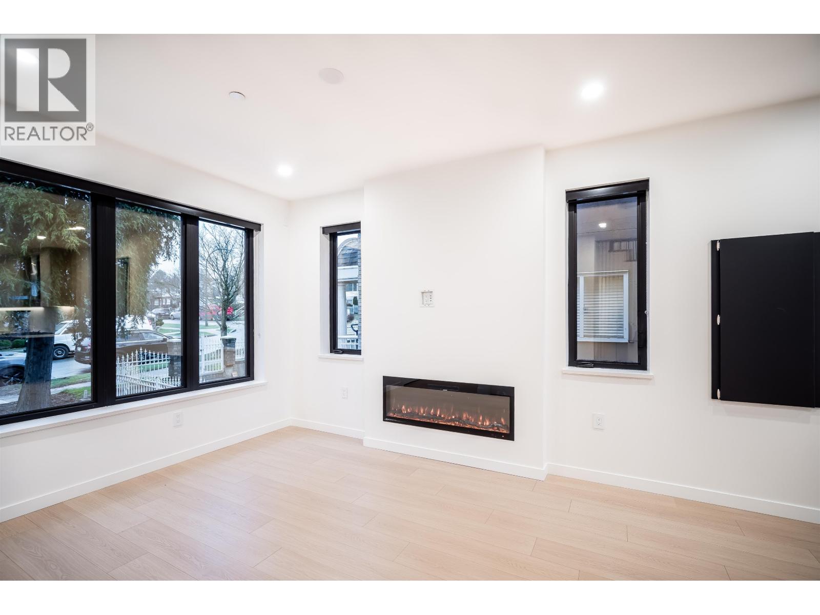 7960 Inverness Street, Vancouver, British Columbia  V5X 4H7 - Photo 3 - R3112650