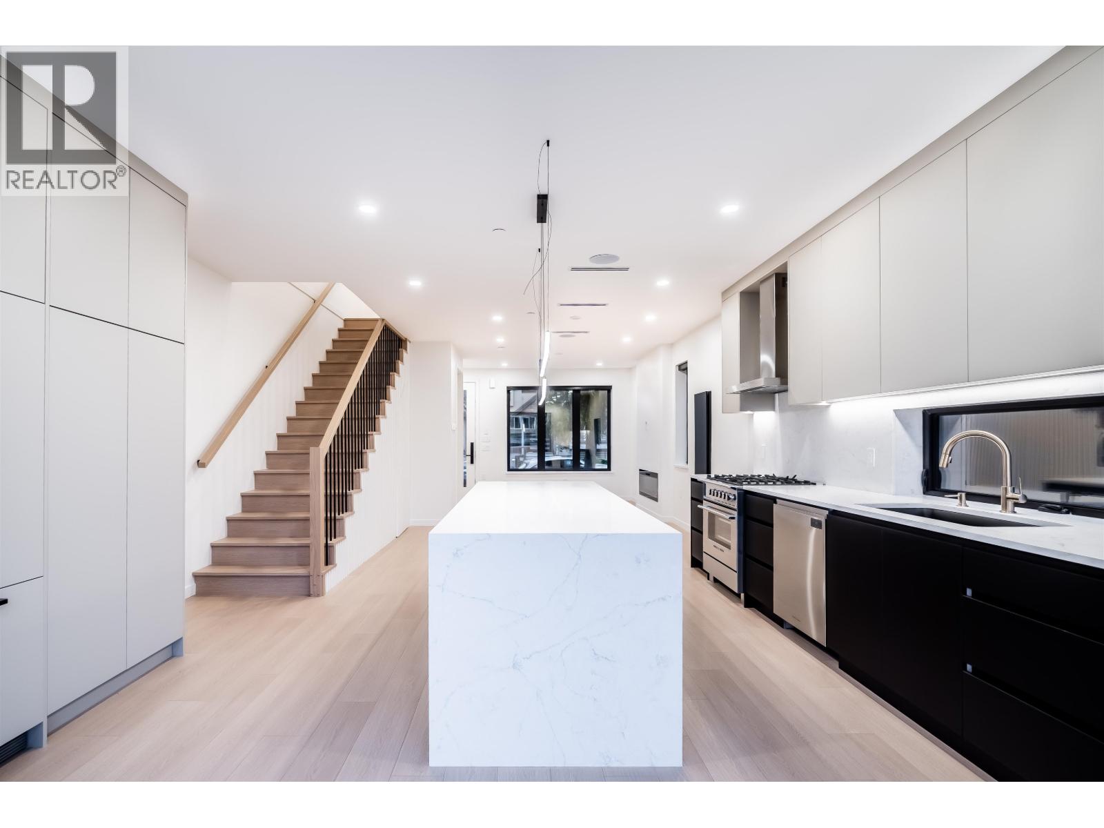 7960 Inverness Street, Vancouver, British Columbia  V5X 4H7 - Photo 5 - R3112650