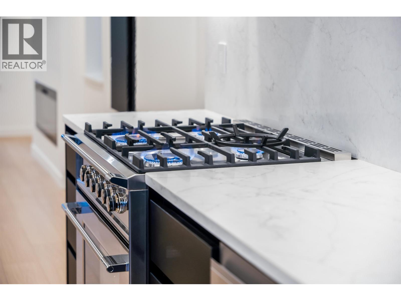 7960 Inverness Street, Vancouver, British Columbia  V5X 4H7 - Photo 6 - R3112650