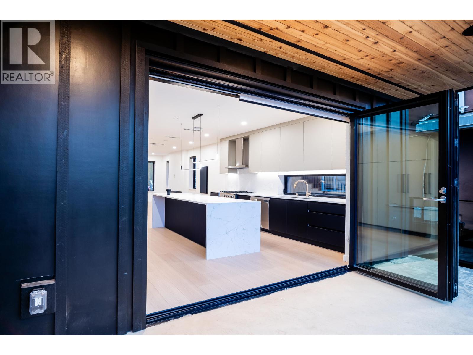 7960 Inverness Street, Vancouver, British Columbia  V5X 4H7 - Photo 7 - R3112650