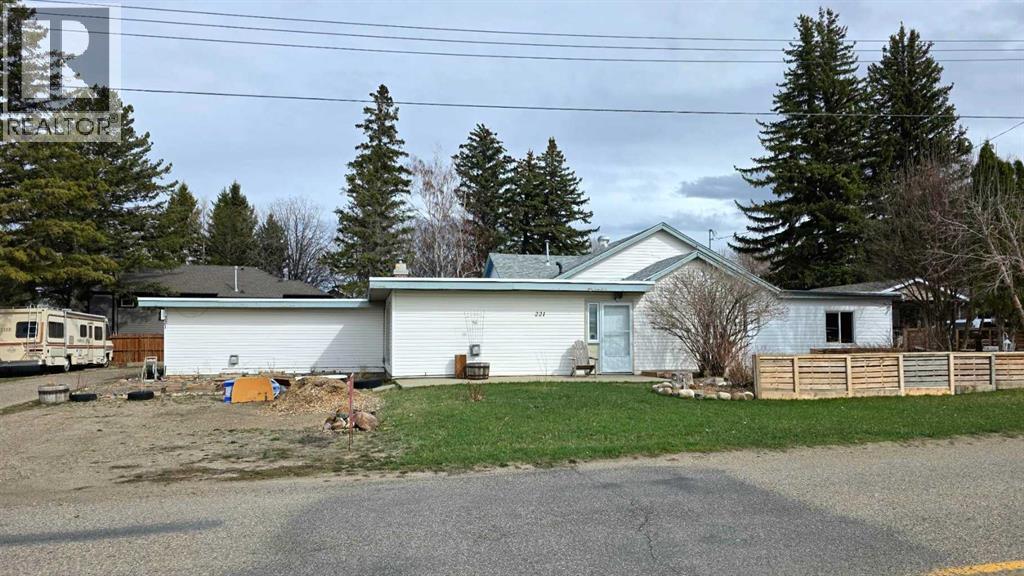 221 Heritage Road, Barnwell, Alberta  T0K 0B0 - Photo 2 - A2302776