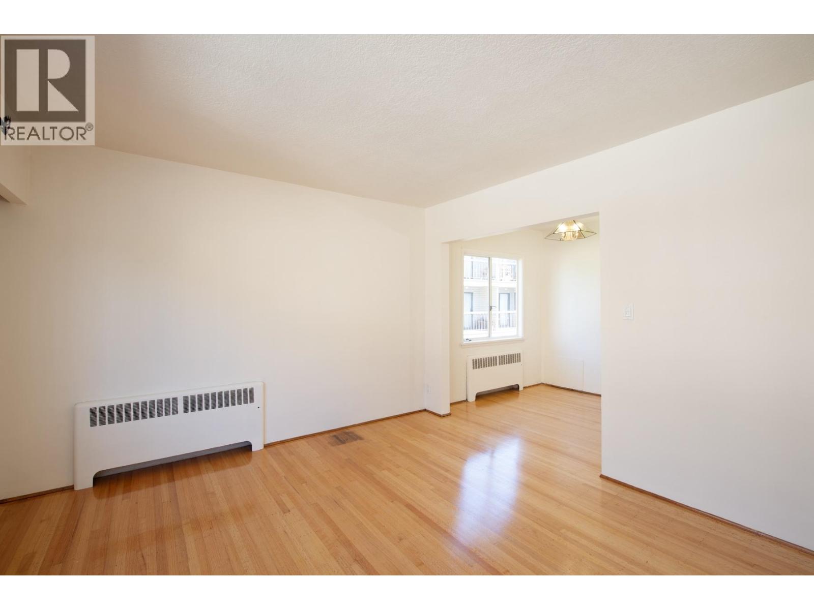 4 1339 71 Street, Vancouver, British Columbia  V6P 3B3 - Photo 2 - R3112652