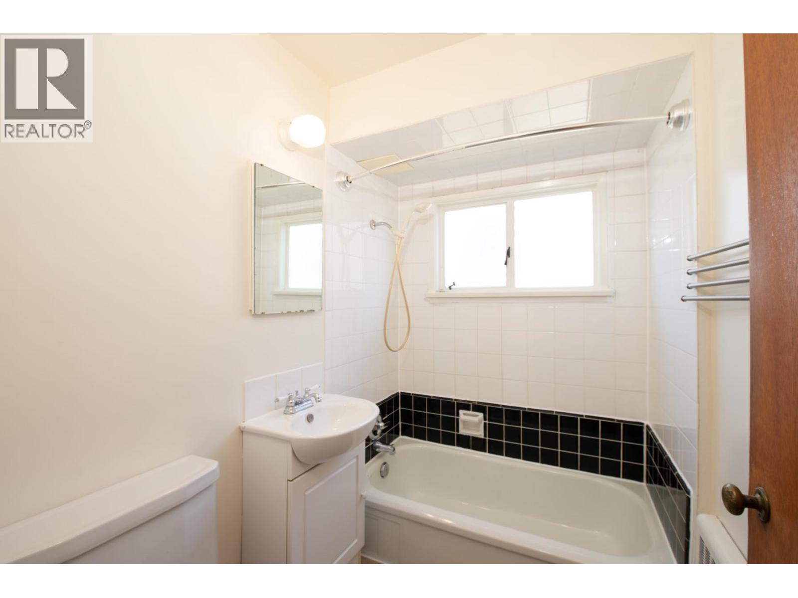 4 1339 71 Street, Vancouver, British Columbia  V6P 3B3 - Photo 8 - R3112652