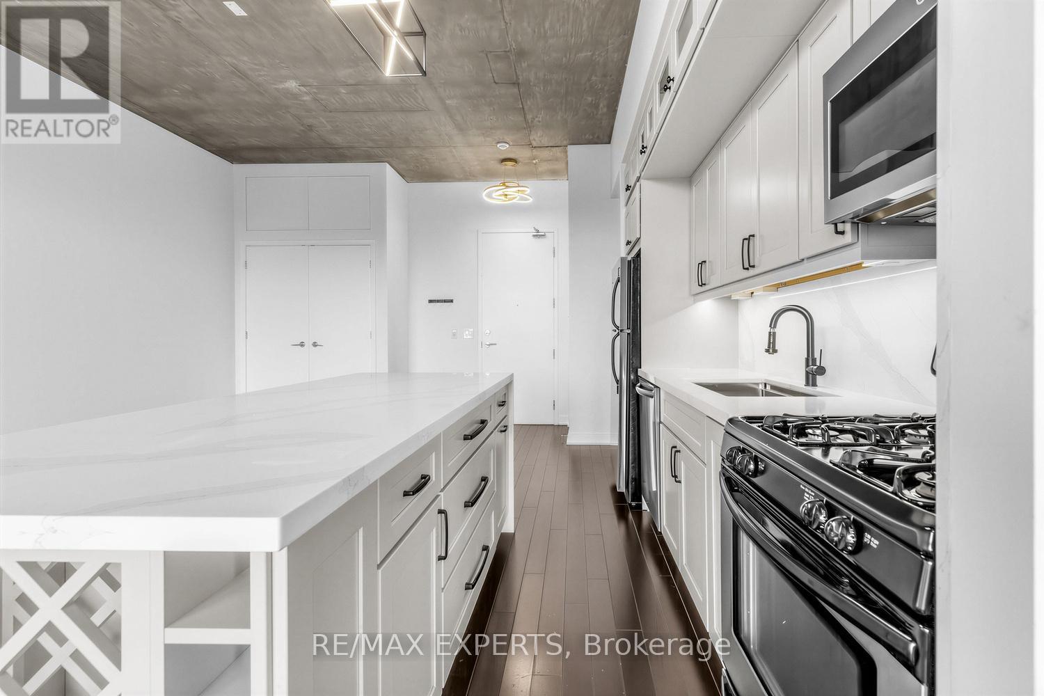 902 - 60 Bathurst Street, Toronto, Ontario  M5V 2P7 - Photo 4 - C13010244