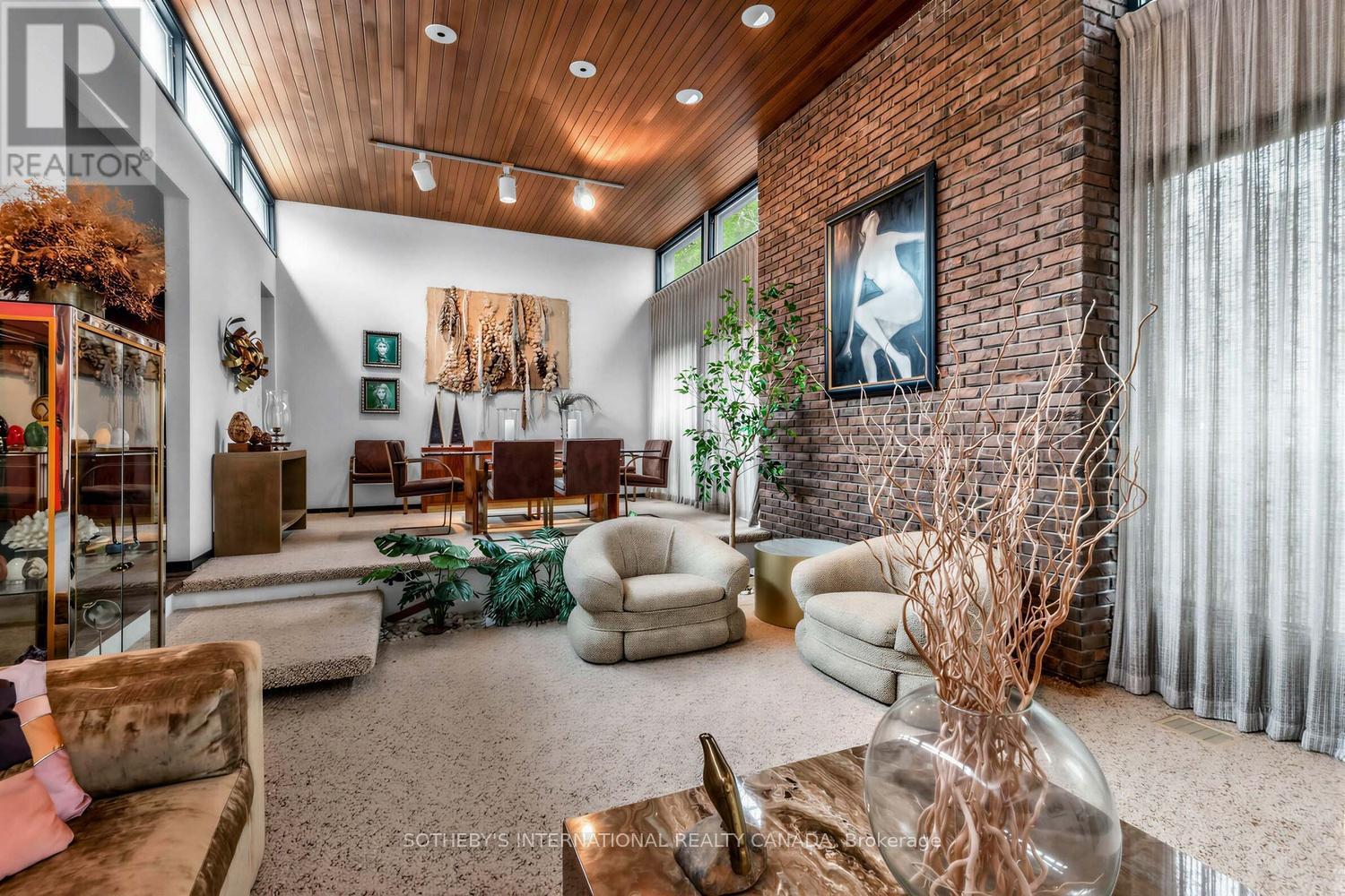 16 Royal Oak Drive, Toronto, Ontario  M3C 2M2 - Photo 14 - C13010262