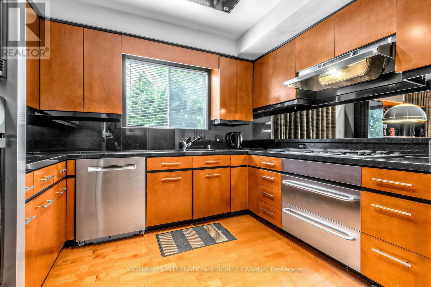 16 Royal Oak Drive, Toronto, Ontario  M3C 2M2 - Photo 15 - C13010262