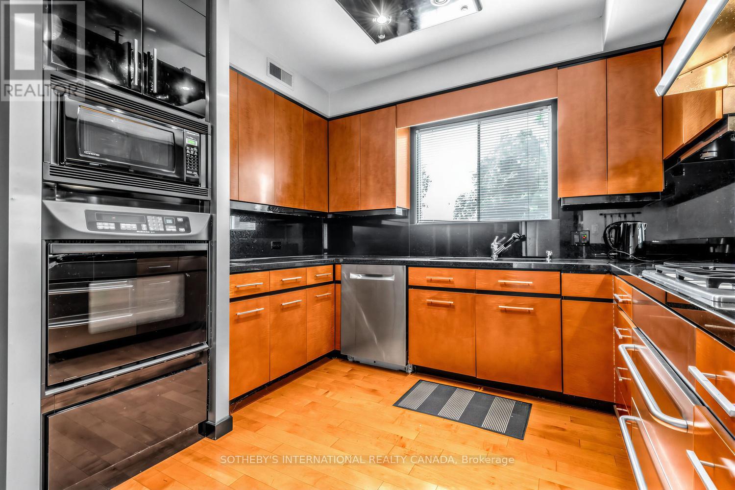 16 Royal Oak Drive, Toronto, Ontario  M3C 2M2 - Photo 16 - C13010262