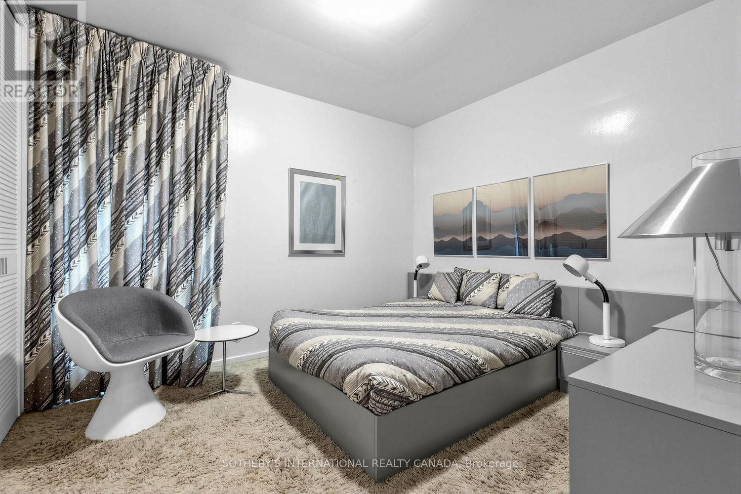 16 Royal Oak Drive, Toronto, Ontario  M3C 2M2 - Photo 25 - C13010262