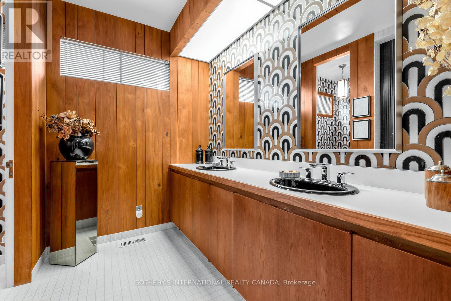 16 Royal Oak Drive, Toronto, Ontario  M3C 2M2 - Photo 26 - C13010262