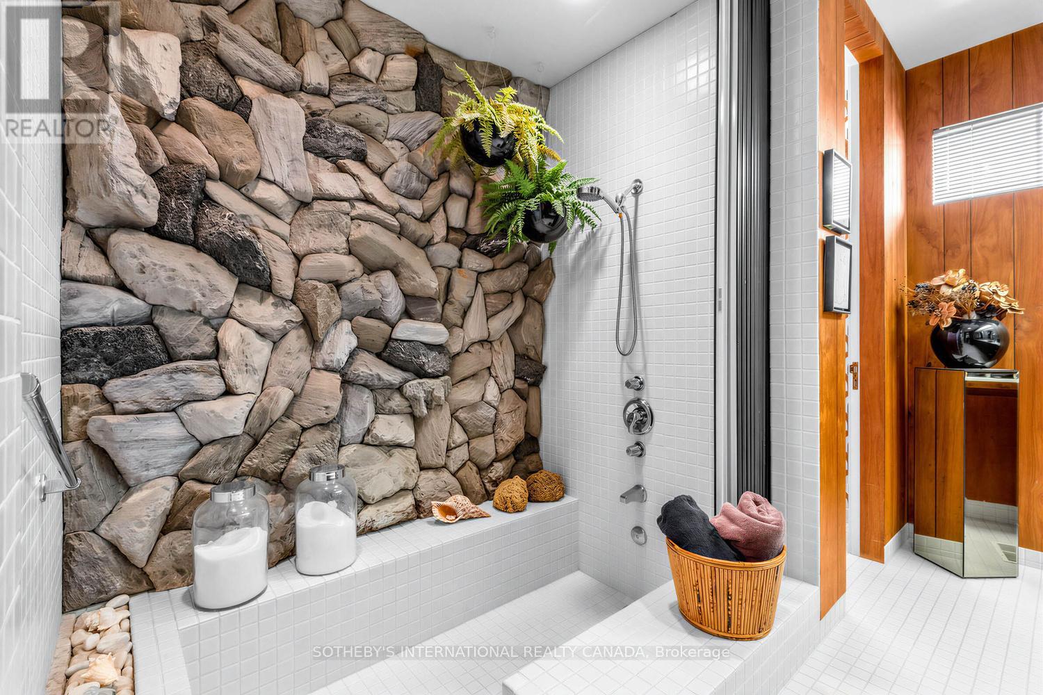 16 Royal Oak Drive, Toronto, Ontario  M3C 2M2 - Photo 29 - C13010262