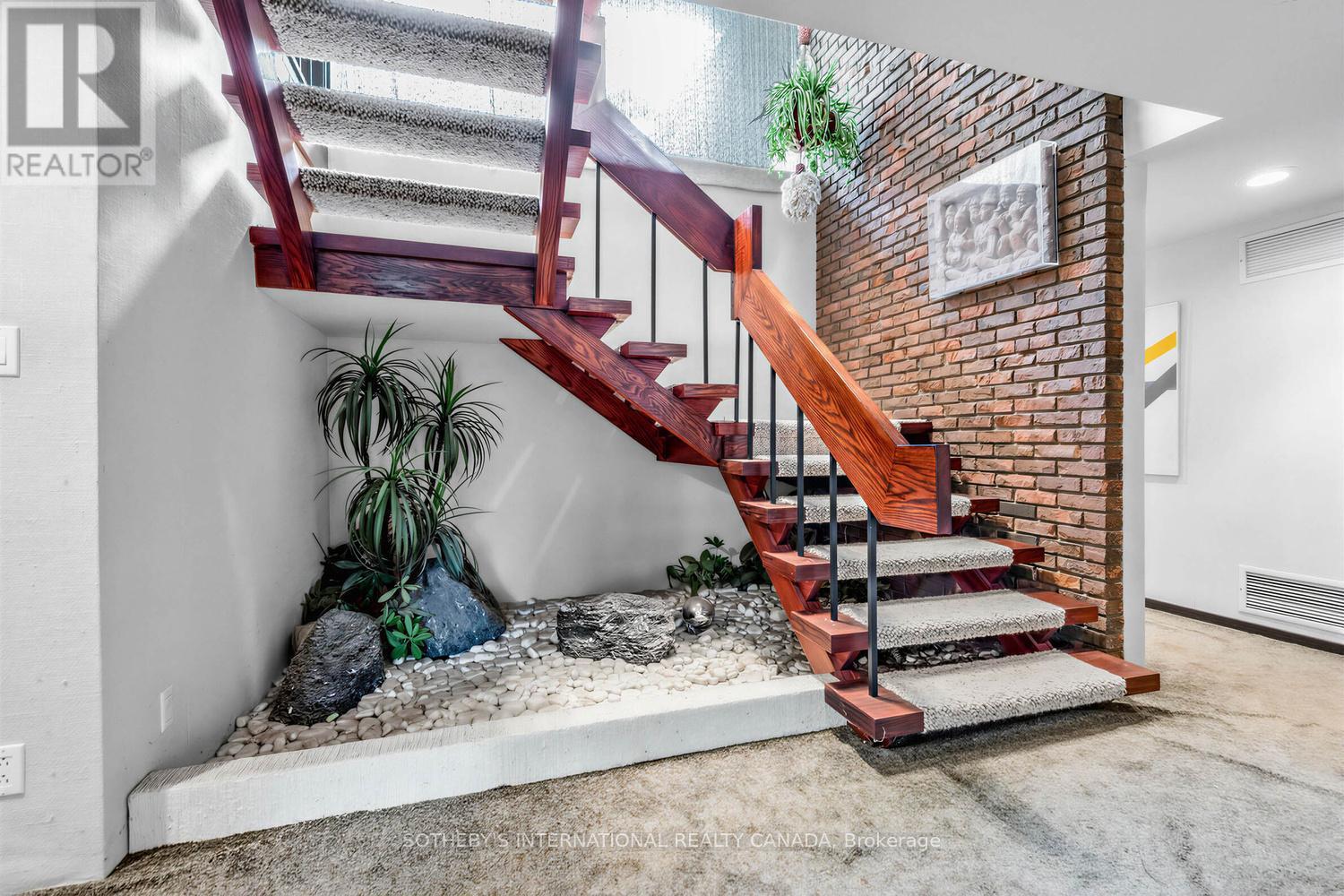 16 Royal Oak Drive, Toronto, Ontario  M3C 2M2 - Photo 30 - C13010262