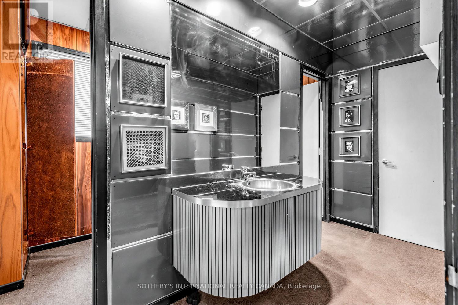 16 Royal Oak Drive, Toronto, Ontario  M3C 2M2 - Photo 39 - C13010262