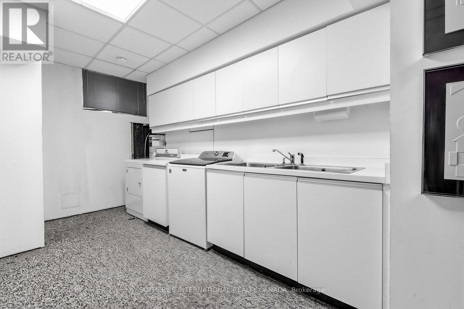 16 Royal Oak Drive, Toronto, Ontario  M3C 2M2 - Photo 40 - C13010262