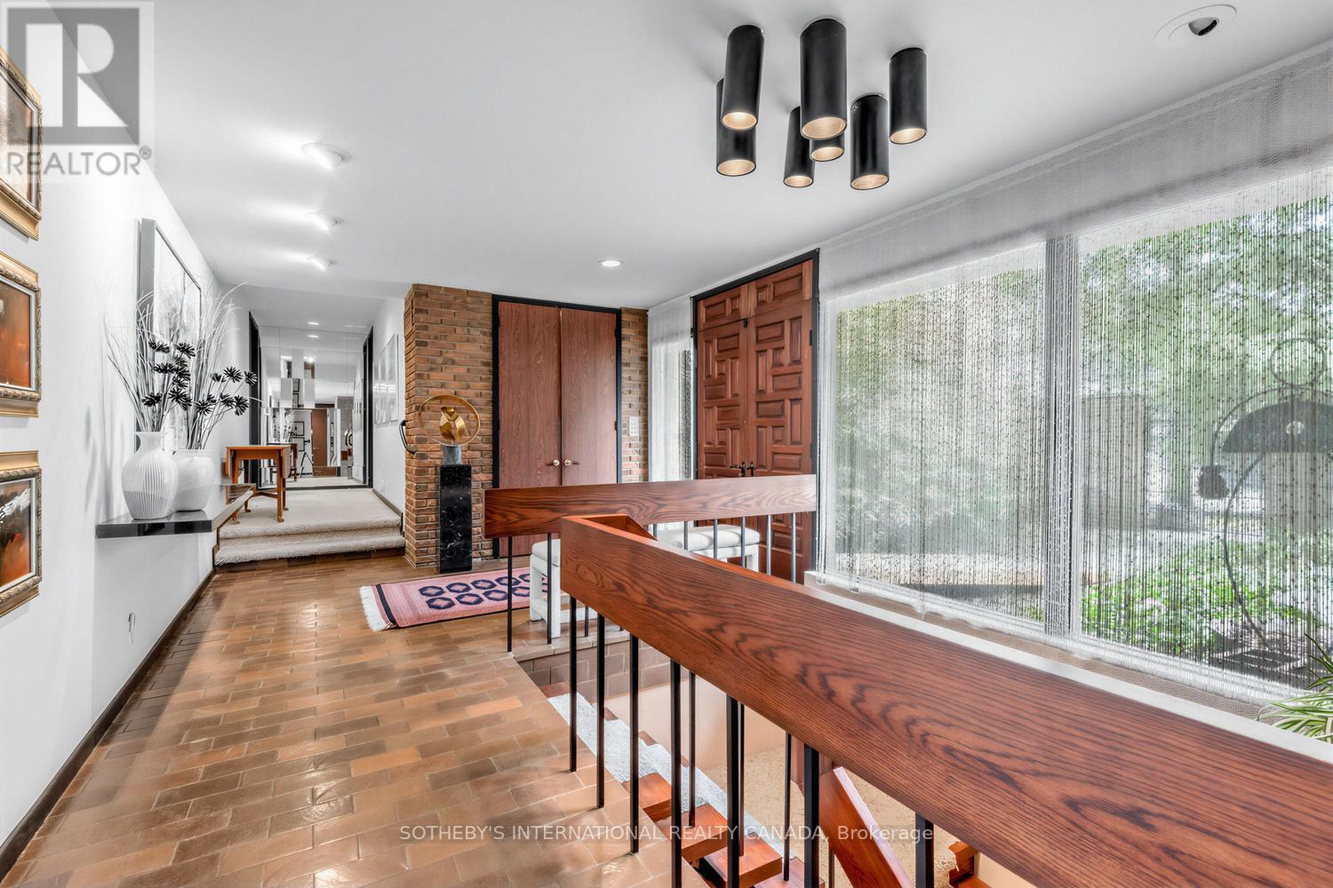 16 Royal Oak Drive, Toronto, Ontario  M3C 2M2 - Photo 8 - C13010262