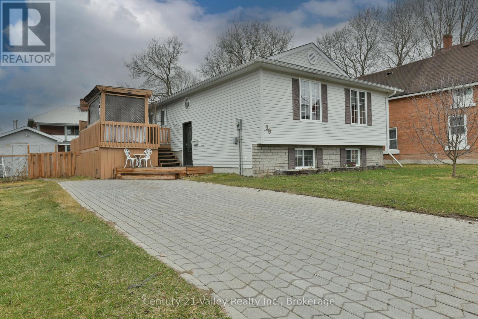 99 QUEEN STREET N, Renfrew, Ontario