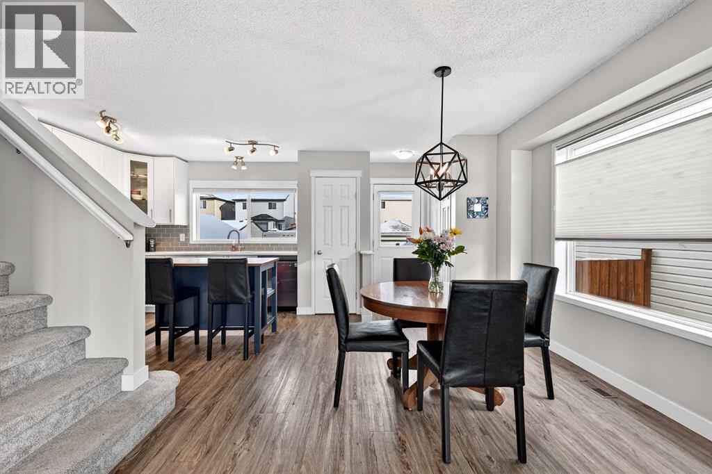 586 Evermeadow Road Sw, Calgary, Alberta  T2Y 4W9 - Photo 7 - A2300518