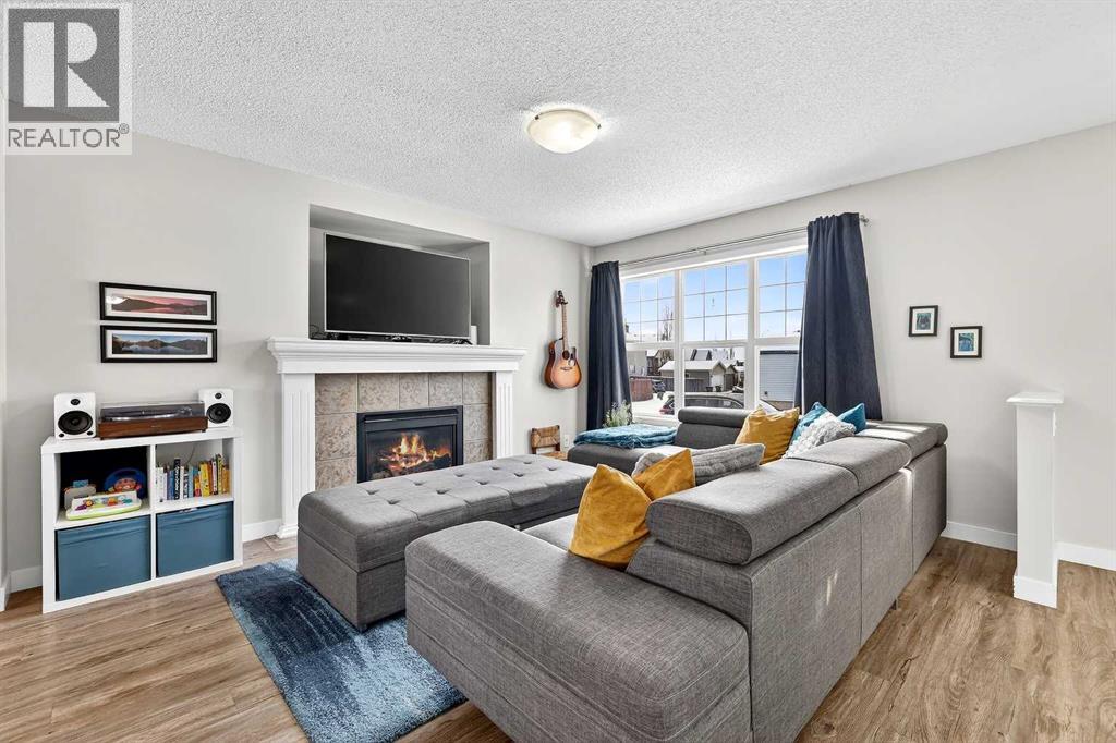 586 Evermeadow Road Sw, Calgary, Alberta  T2Y 4W9 - Photo 4 - A2300518