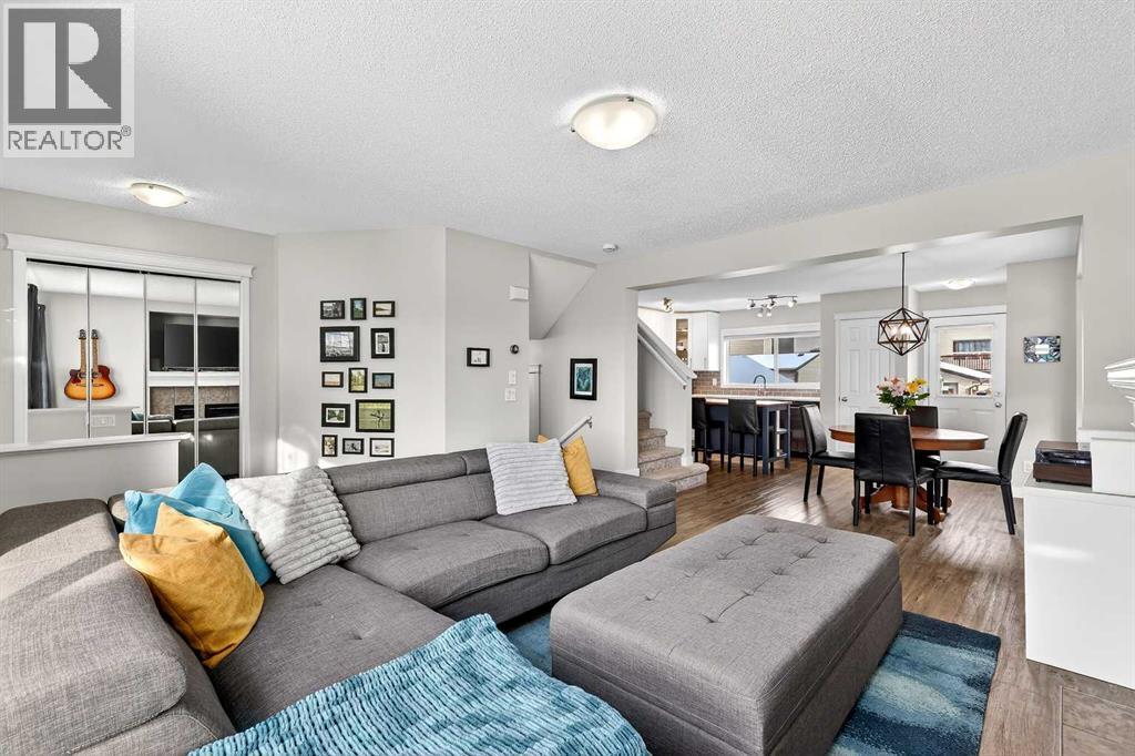 586 Evermeadow Road Sw, Calgary, Alberta  T2Y 4W9 - Photo 6 - A2300518