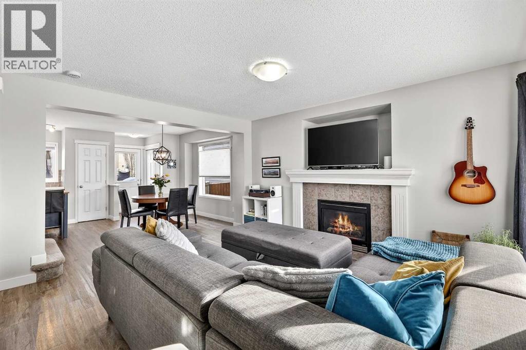 586 Evermeadow Road Sw, Calgary, Alberta  T2Y 4W9 - Photo 3 - A2300518