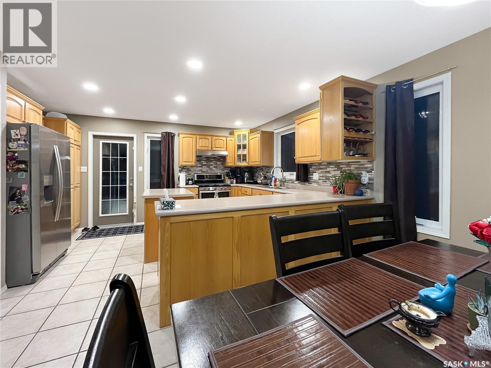 27 Carment Place, Prince Albert, Saskatchewan  S6V 8A2 - Photo 6 - SK033054