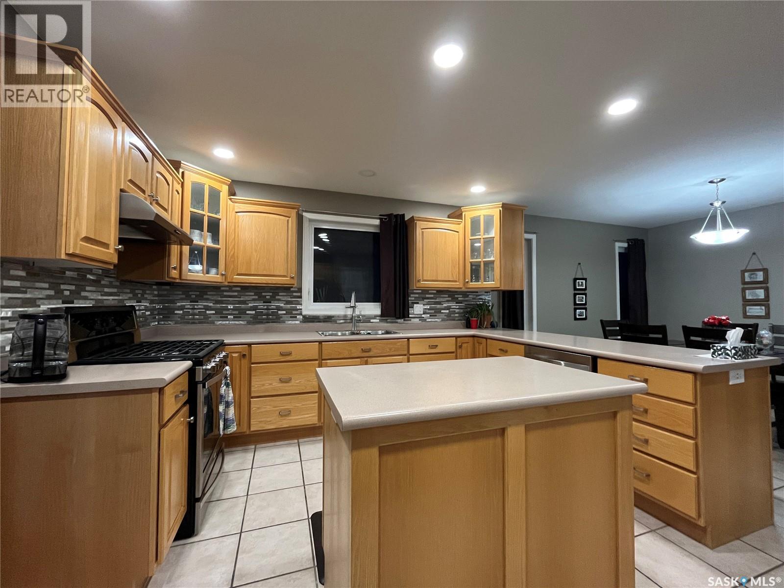 27 Carment Place, Prince Albert, Saskatchewan  S6V 8A2 - Photo 8 - SK033054