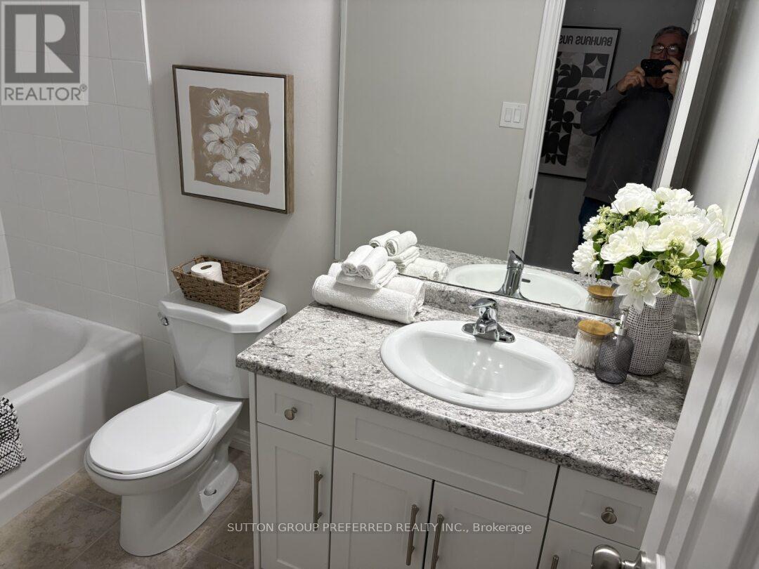 195 Simpson Crescent, London East, Ontario  N5V 5E1 - Photo 10 - X12457328