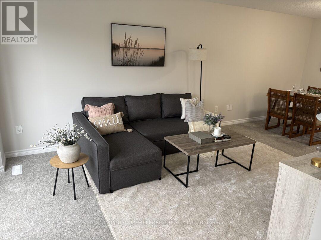 195 Simpson Crescent, London East, Ontario  N5V 5E1 - Photo 5 - X12457328