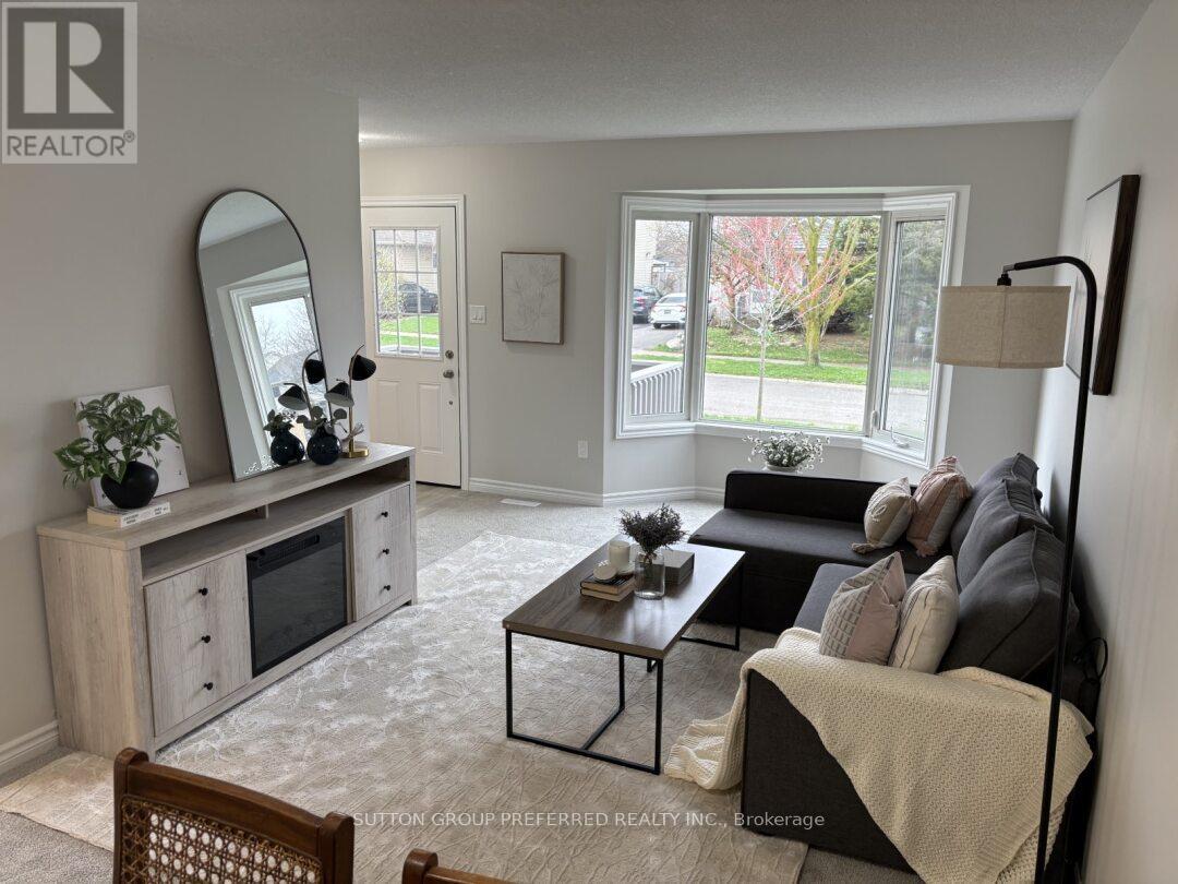 195 Simpson Crescent, London East, Ontario  N5V 5E1 - Photo 4 - X12457328