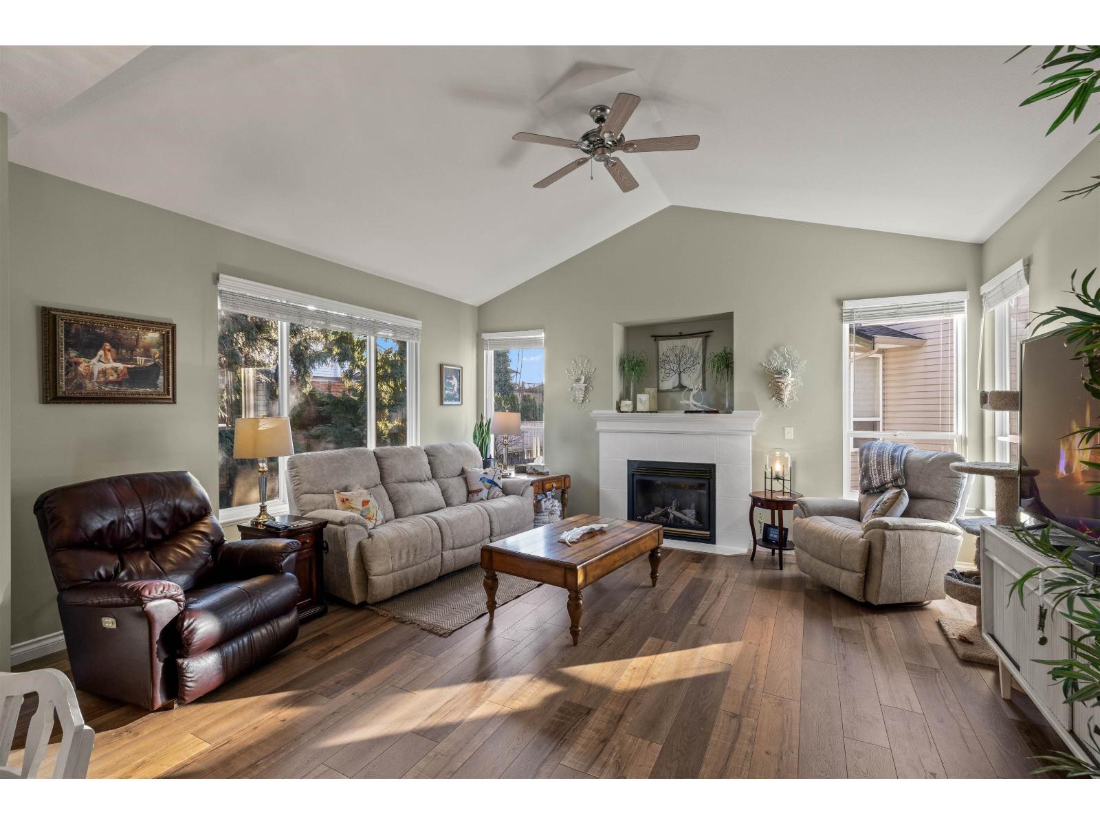 32976 Hawthorne Avenue, Mission, British Columbia  V2V 7C3 - Photo 4 - R3111359