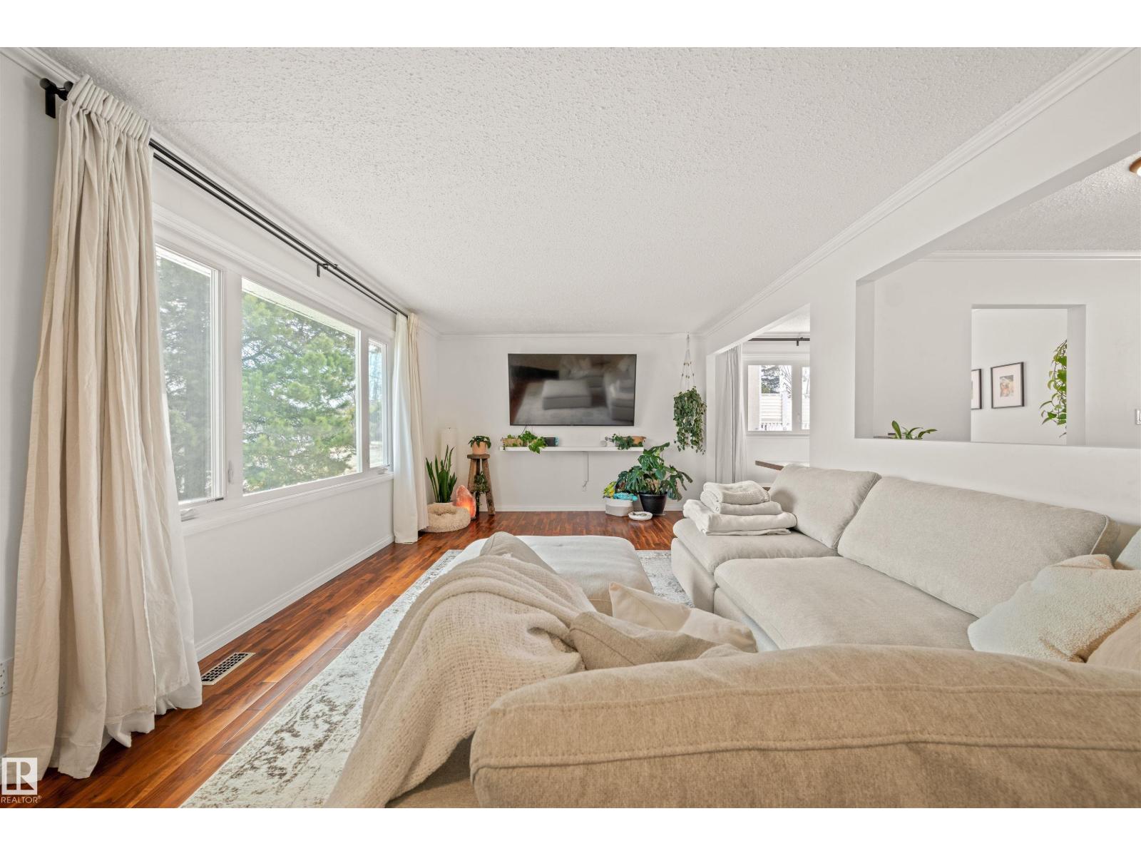 2008 89 St Nw, Edmonton, Alberta  T6K 2A3 - Photo 4 - E4482731