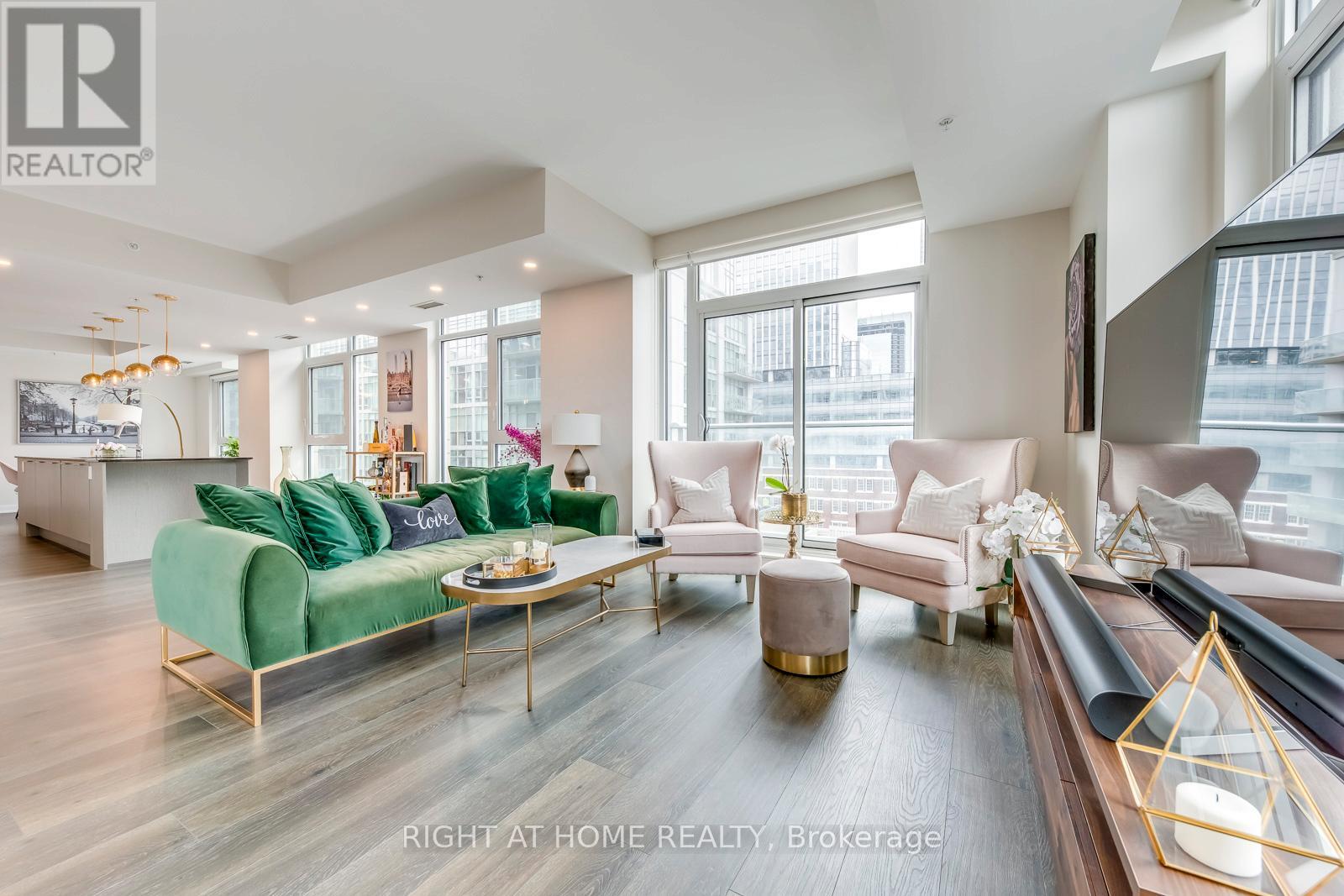 807 - 30 Nelson Street, Toronto, Ontario  M5V 0H5 - Photo 12 - C13010292