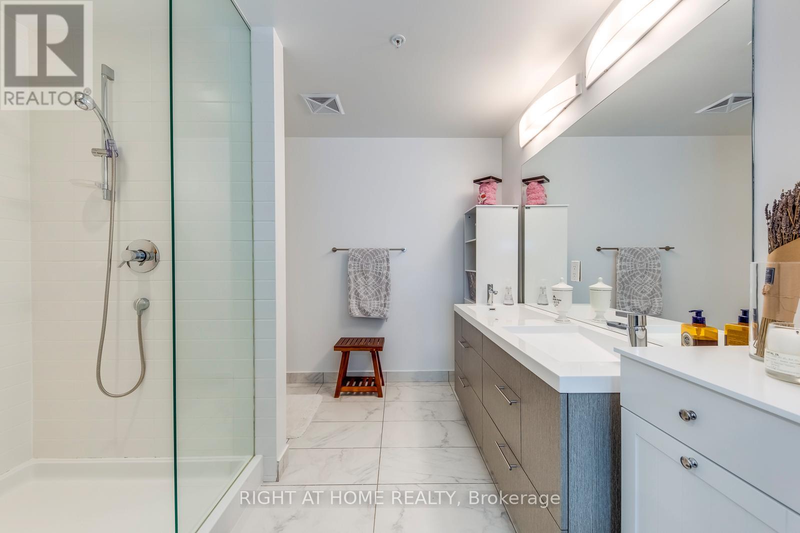 807 - 30 Nelson Street, Toronto, Ontario  M5V 0H5 - Photo 23 - C13010292