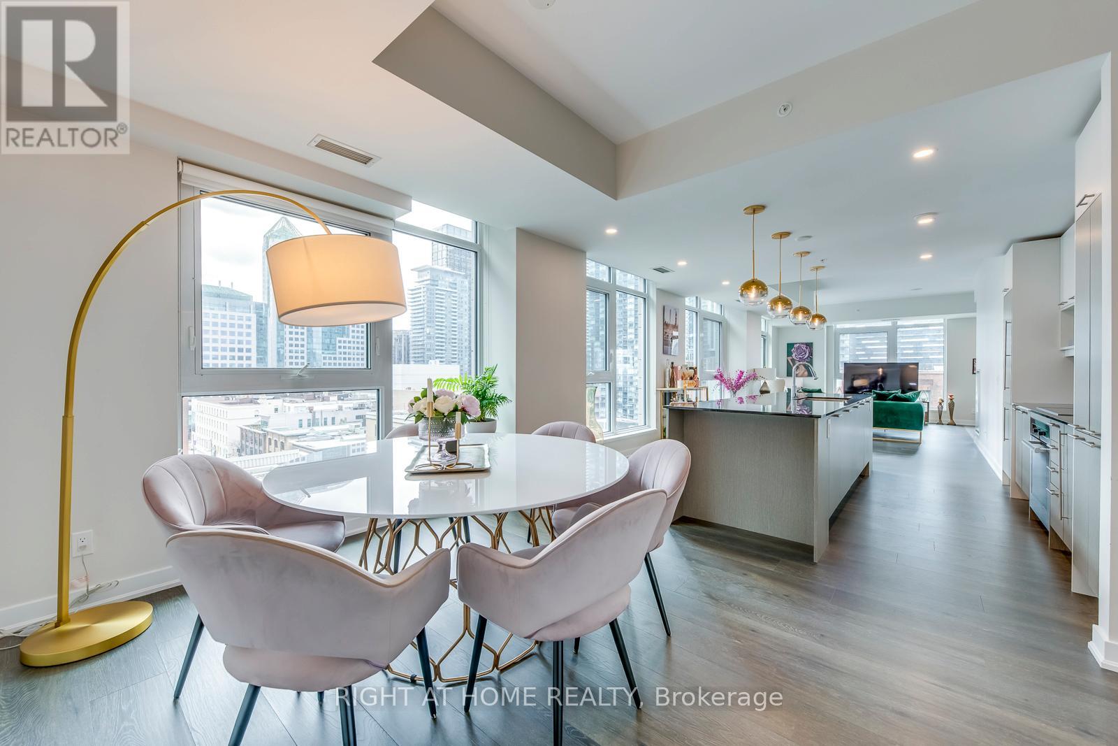 807 - 30 Nelson Street, Toronto, Ontario  M5V 0H5 - Photo 3 - C13010292