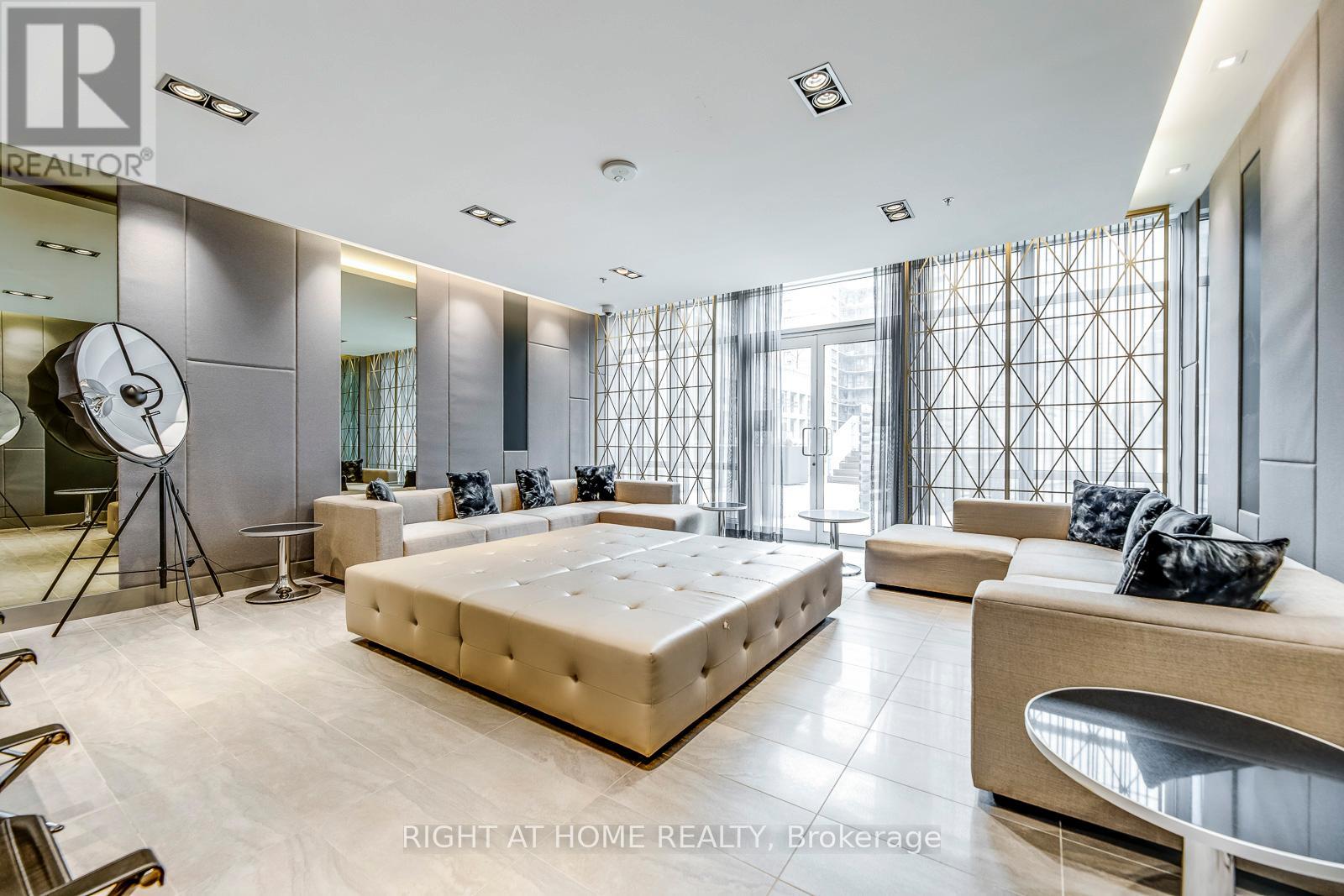 807 - 30 Nelson Street, Toronto, Ontario  M5V 0H5 - Photo 35 - C13010292