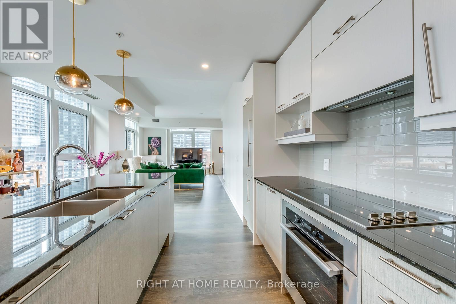 807 - 30 Nelson Street, Toronto, Ontario  M5V 0H5 - Photo 7 - C13010292