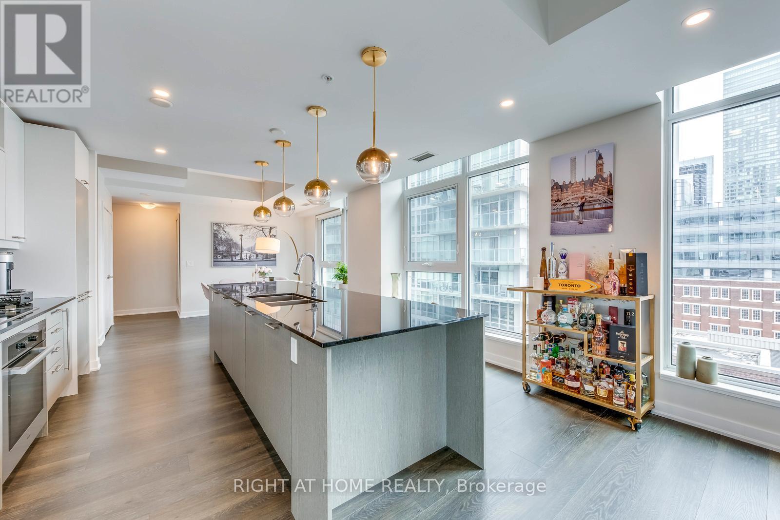 807 - 30 Nelson Street, Toronto, Ontario  M5V 0H5 - Photo 9 - C13010292