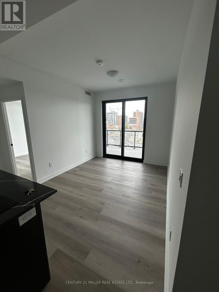 701 - 2075 Lakeshore Road, Burlington, Ontario  L7R 0H3 - Photo 2 - W13010316