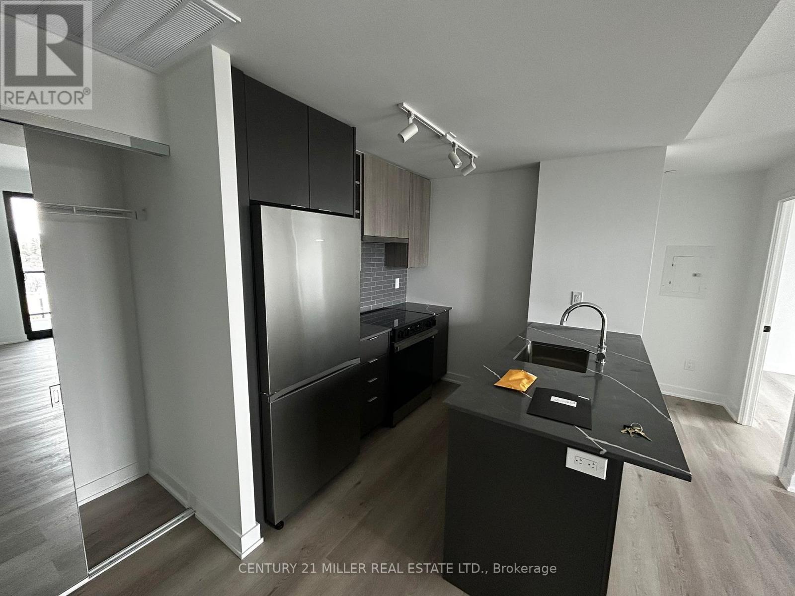 701 - 2075 Lakeshore Road, Burlington, Ontario  L7R 0H3 - Photo 3 - W13010316