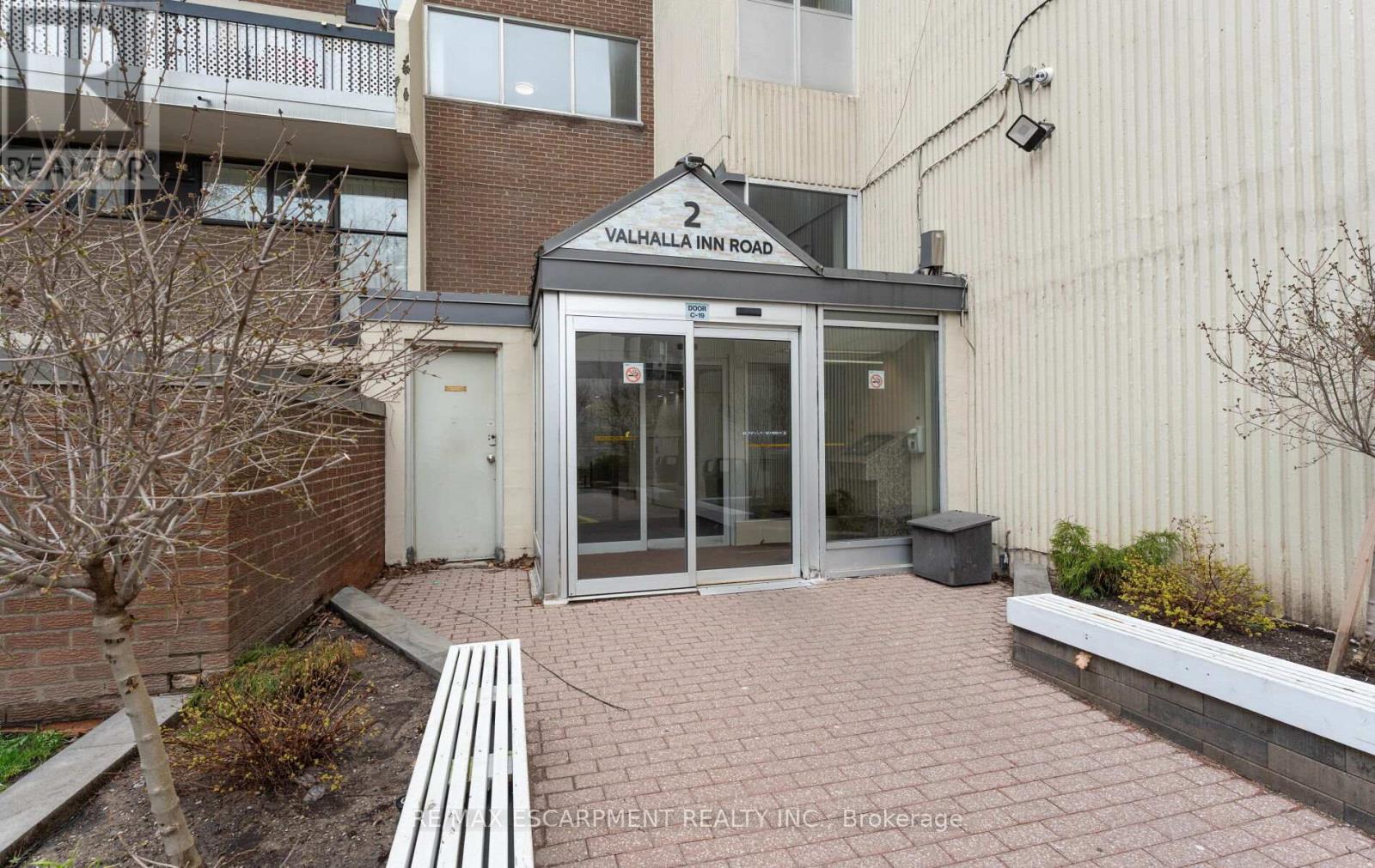 308c - 2 Valhalla Inn Road, Toronto, Ontario  M9B 6C3 - Photo 2 - W13010324