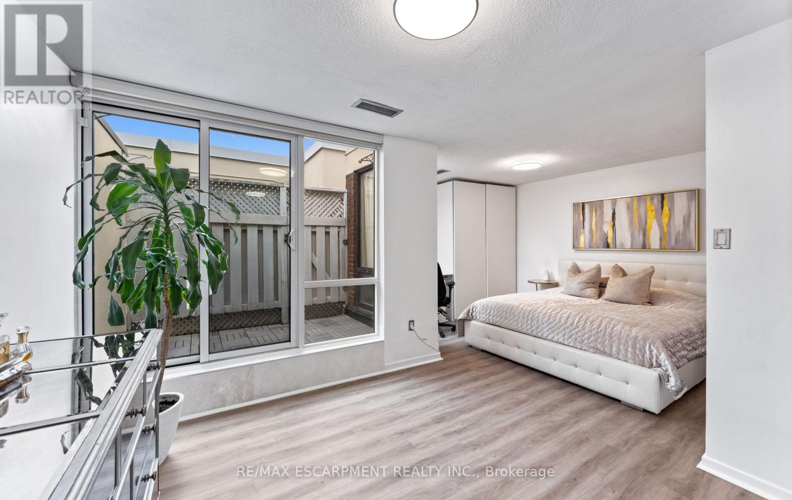 308c - 2 Valhalla Inn Road, Toronto, Ontario  M9B 6C3 - Photo 32 - W13010324