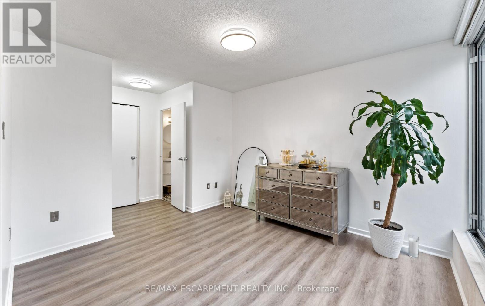 308c - 2 Valhalla Inn Road, Toronto, Ontario  M9B 6C3 - Photo 35 - W13010324