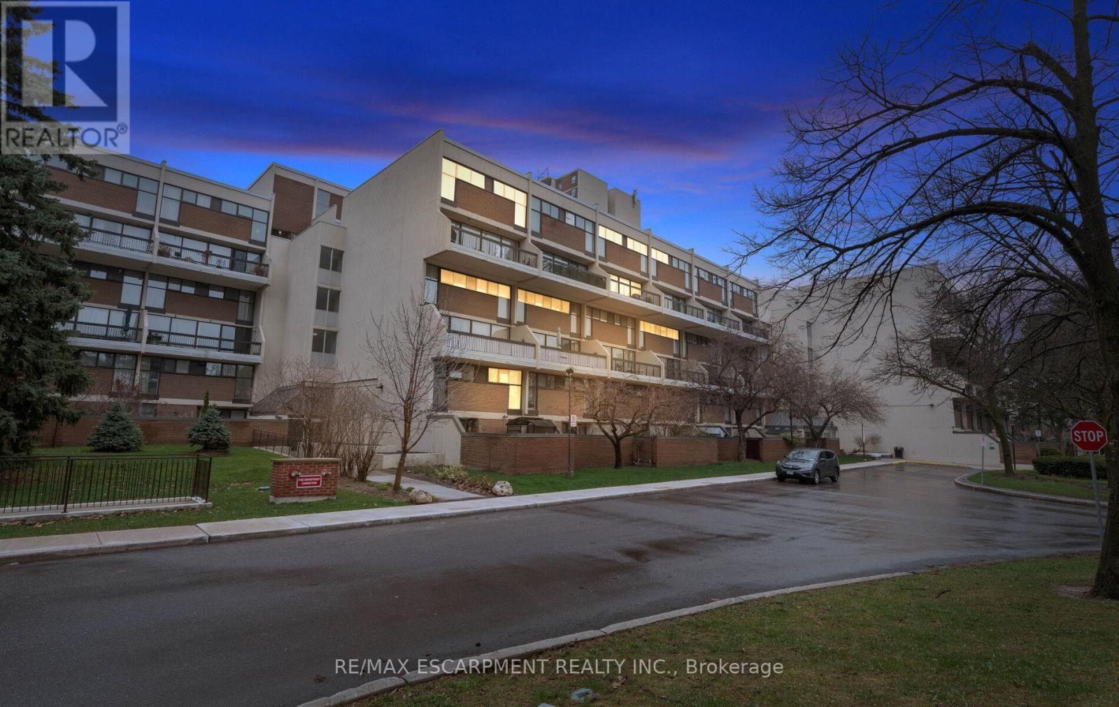 308c - 2 Valhalla Inn Road, Toronto, Ontario  M9B 6C3 - Photo 4 - W13010324