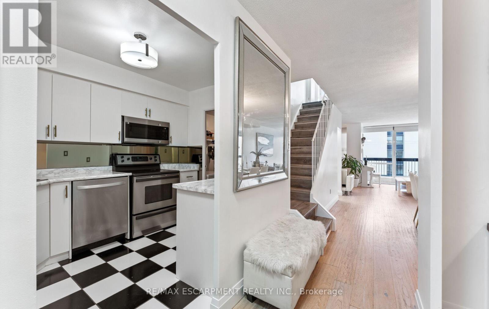 308c - 2 Valhalla Inn Road, Toronto, Ontario  M9B 6C3 - Photo 9 - W13010324