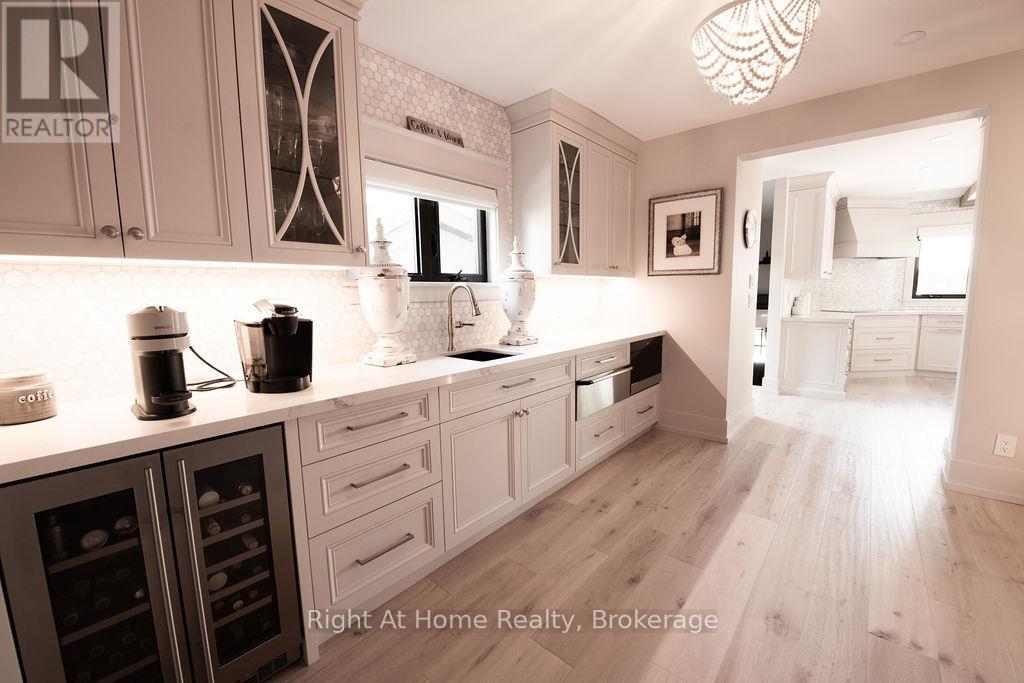 139 Allan Street, Oakville, Ontario  L6J 3N6 - Photo 11 - W12932152