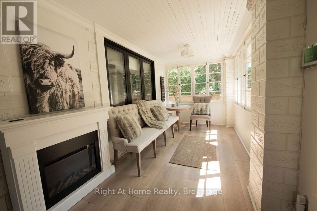 139 Allan Street, Oakville, Ontario  L6J 3N6 - Photo 2 - W12932152