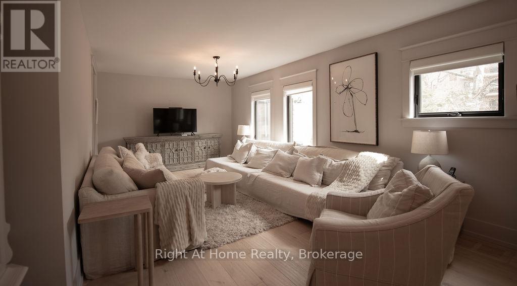 139 Allan Street, Oakville, Ontario  L6J 3N6 - Photo 5 - W12932152