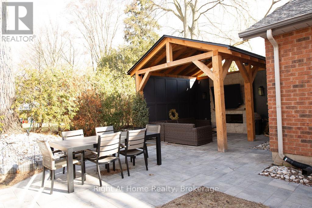 139 Allan Street, Oakville, Ontario  L6J 3N6 - Photo 33 - W12932152