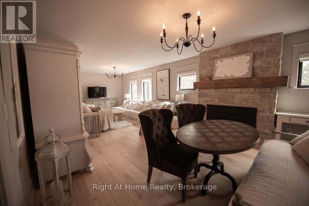 139 Allan Street, Oakville, Ontario  L6J 3N6 - Photo 6 - W12932152