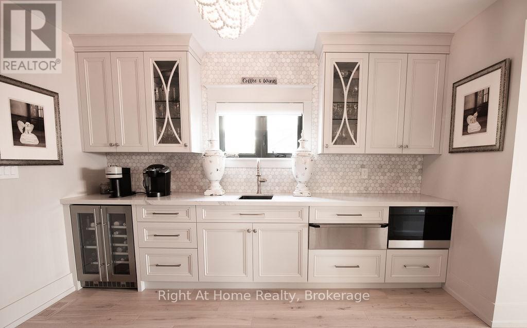 139 Allan Street, Oakville, Ontario  L6J 3N6 - Photo 7 - W12932152